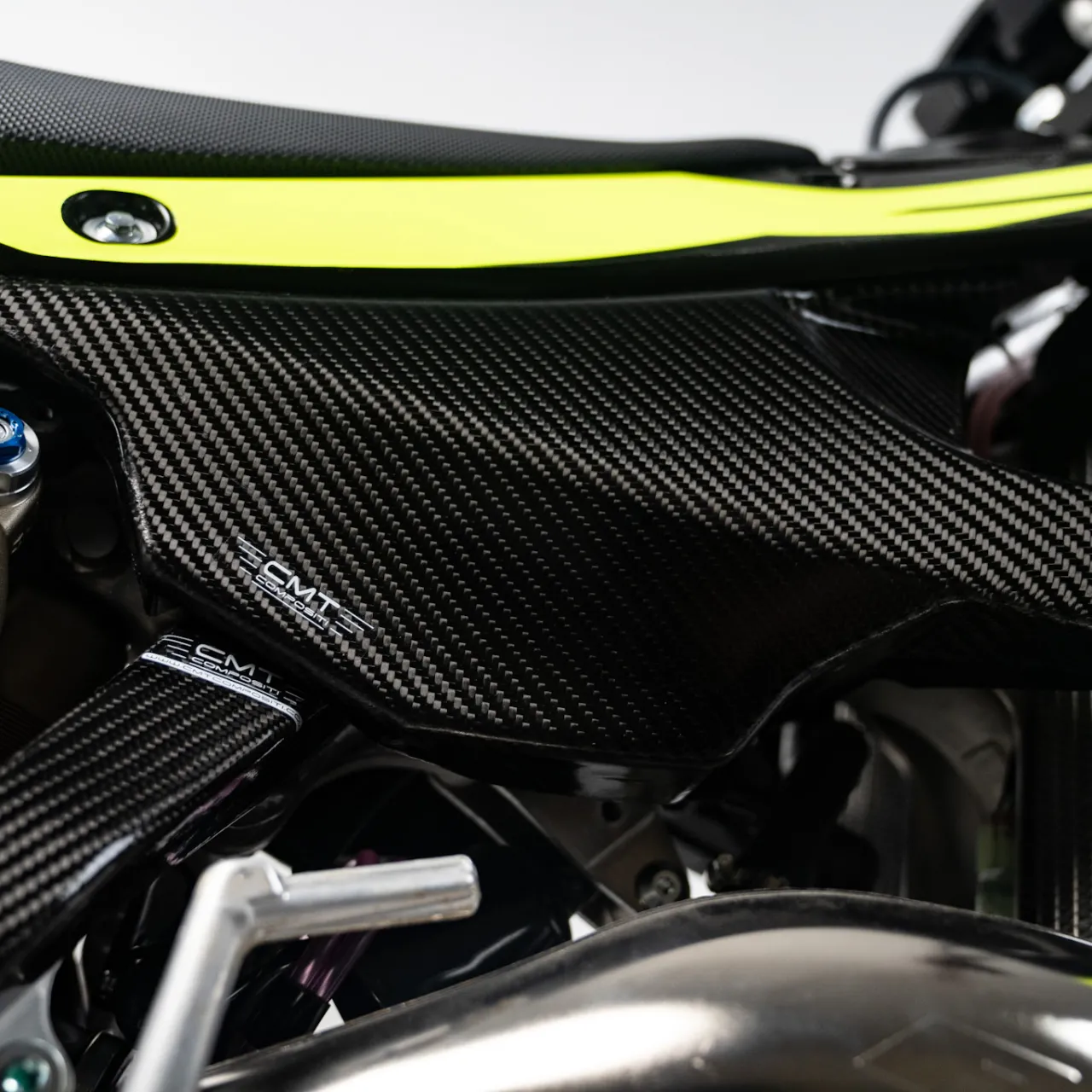 COVER SERBATOIO INF. IN CARBONIO      per FANTIC XX 125      2021 - 2022 - 2023 - 2024 - 2025-004039