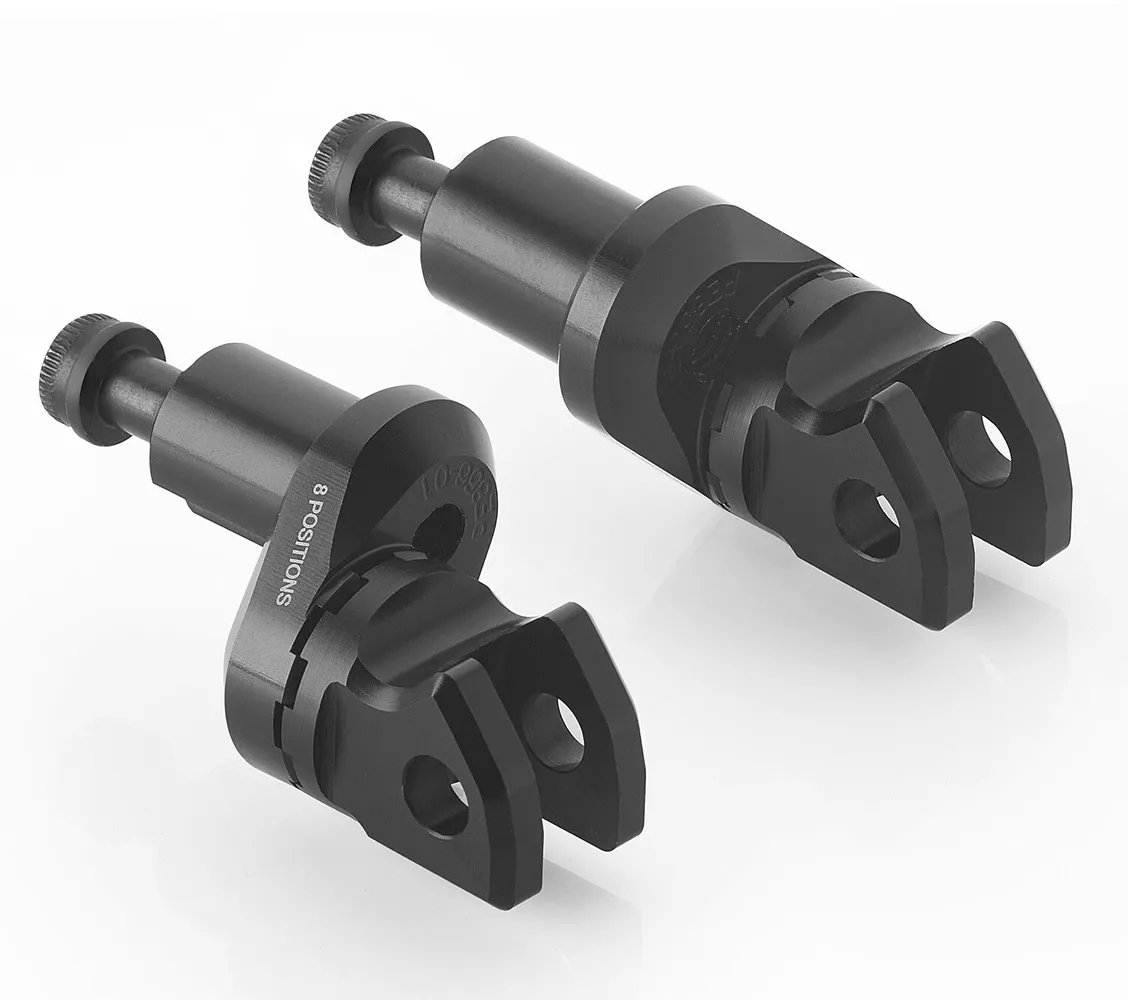 Adattatori Poggiapiedi Eccentrici Rizoma su Pedane Originali KTM 1290 Super Duke R 20-, 1290 Super Duke RR, 1390 Super Duke R, 990 Duke, una coppia